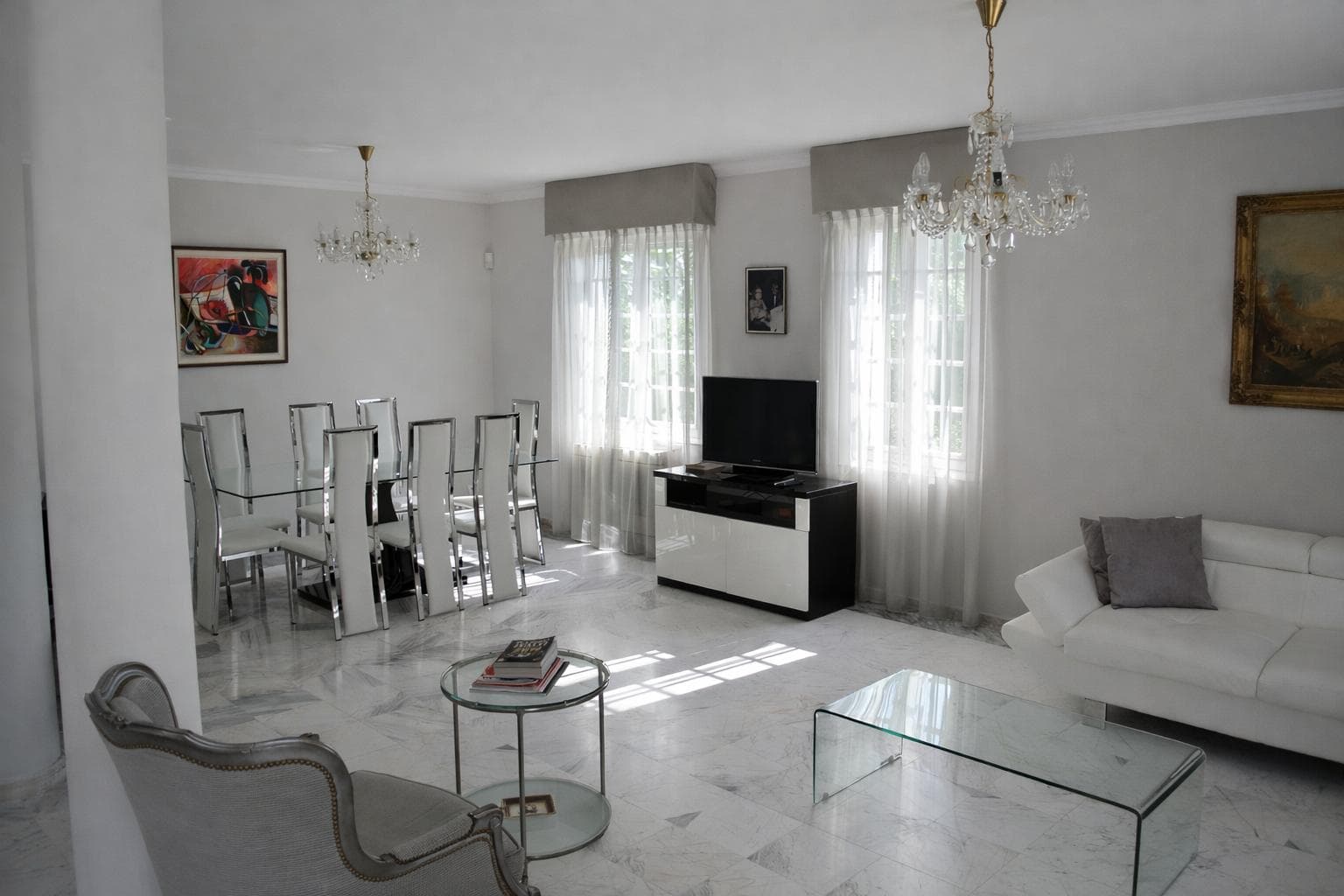 Guest Lounge with Garden View